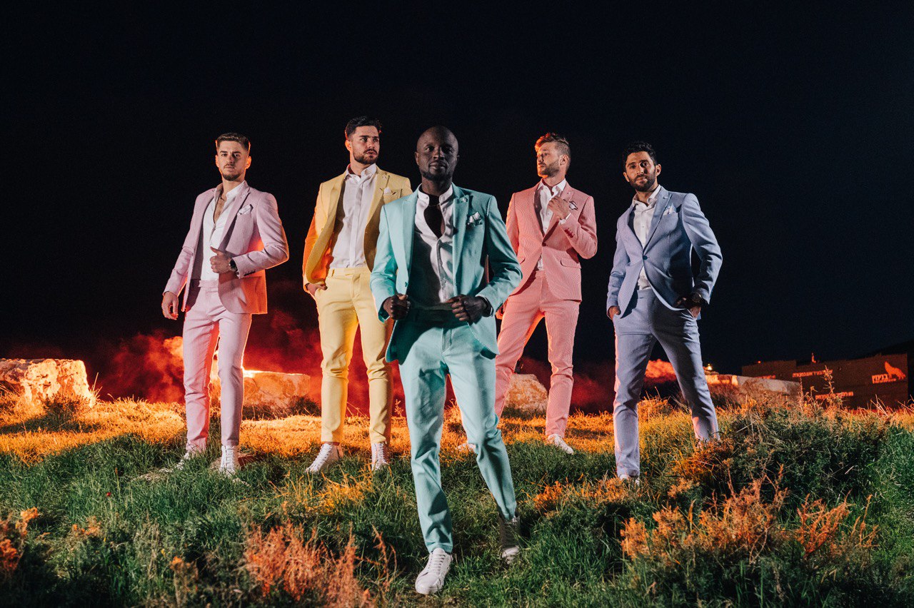 Men’s – A Touch of Color.