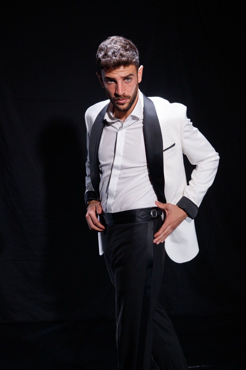 Esmoquin con puños decorativos - Blanco y negro