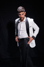 Esmoquin con puños decorativos - Blanco y negro