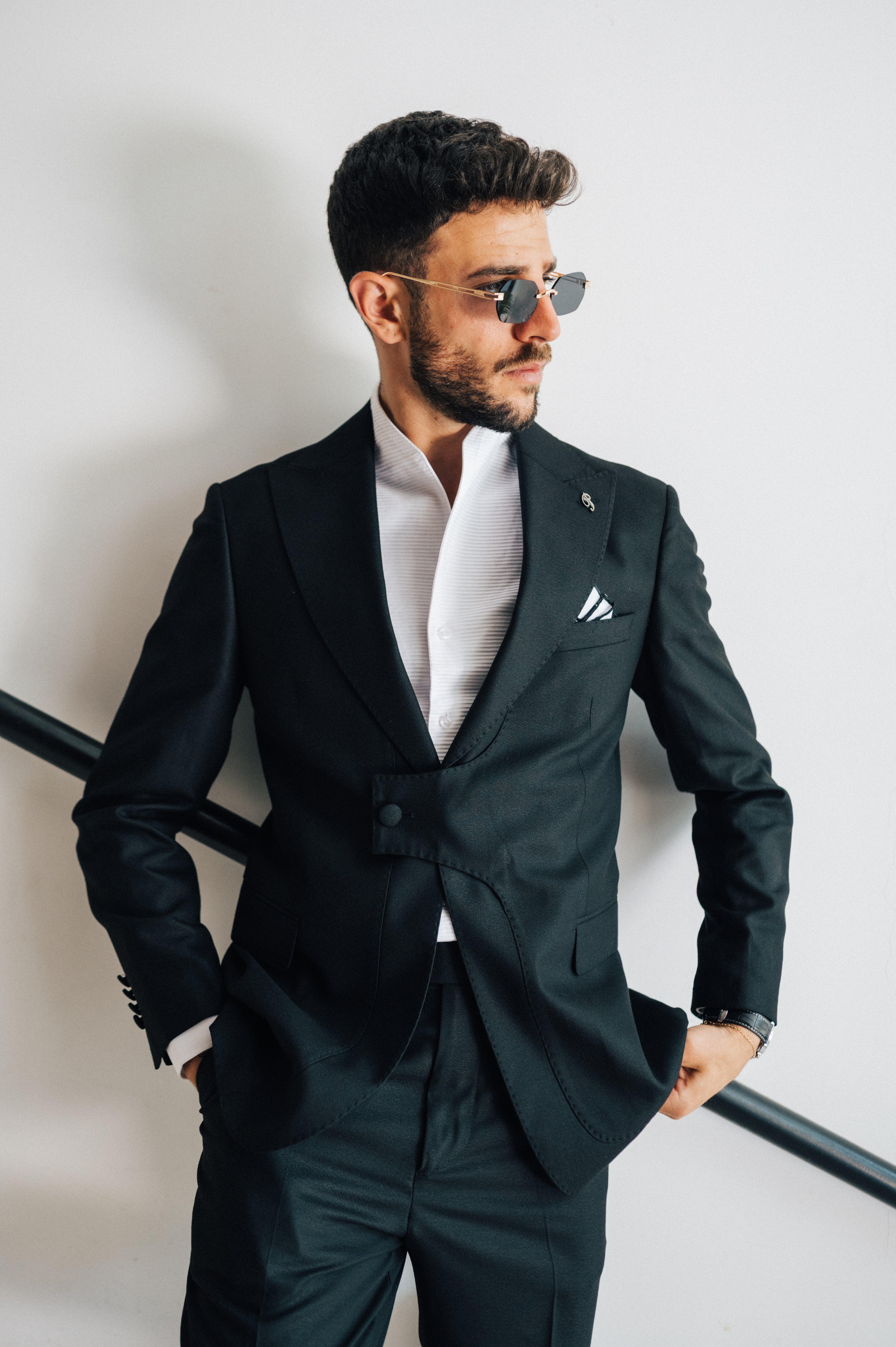 Dual Curve Closure - Black