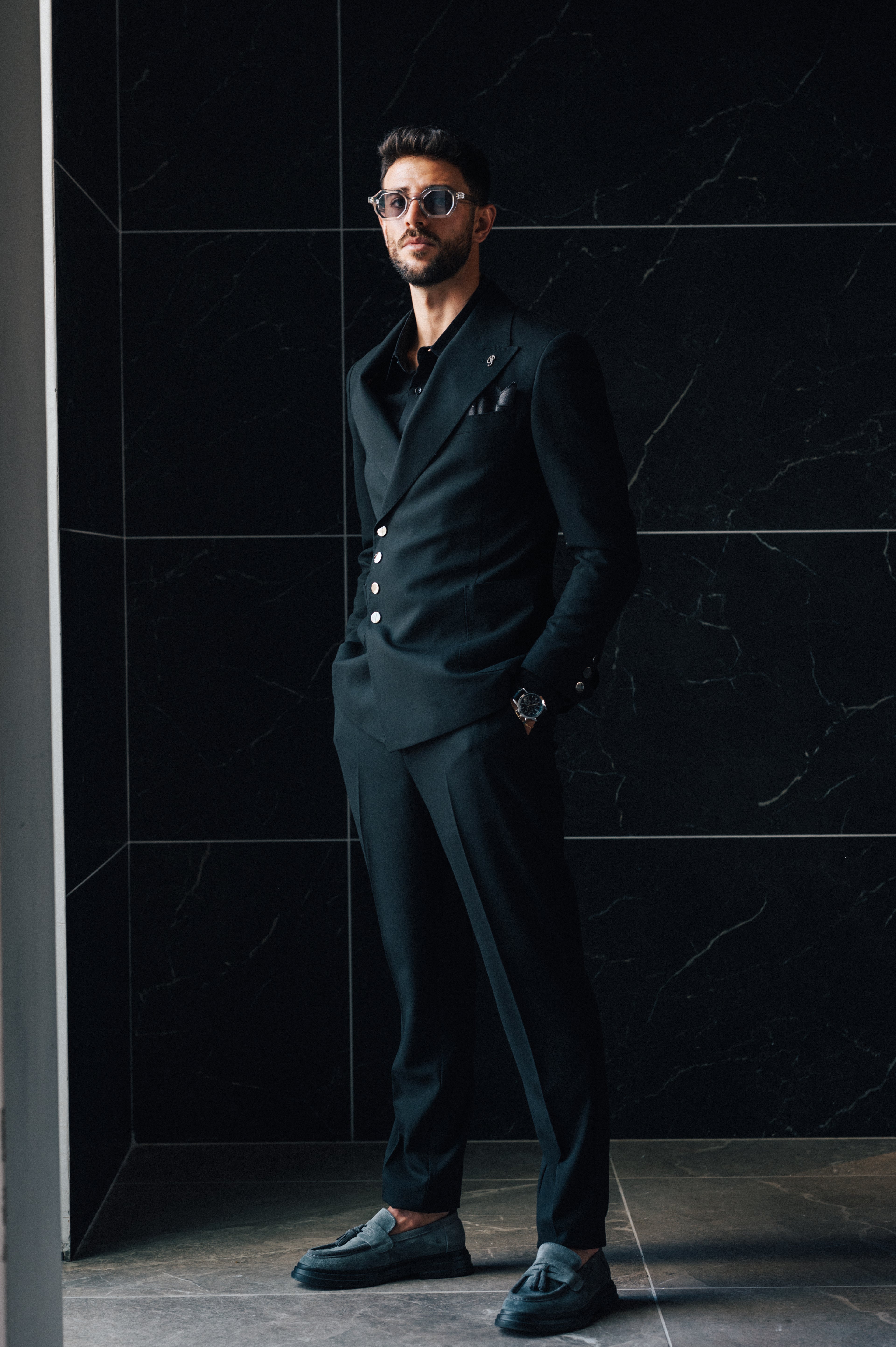 4 Buttons Closure - Black